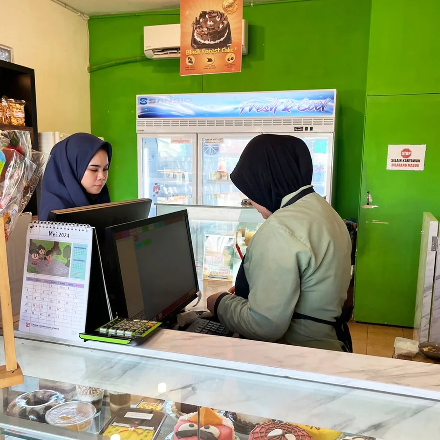 Gerai Roti MOX sebagai lokasi pengambilan pesanan