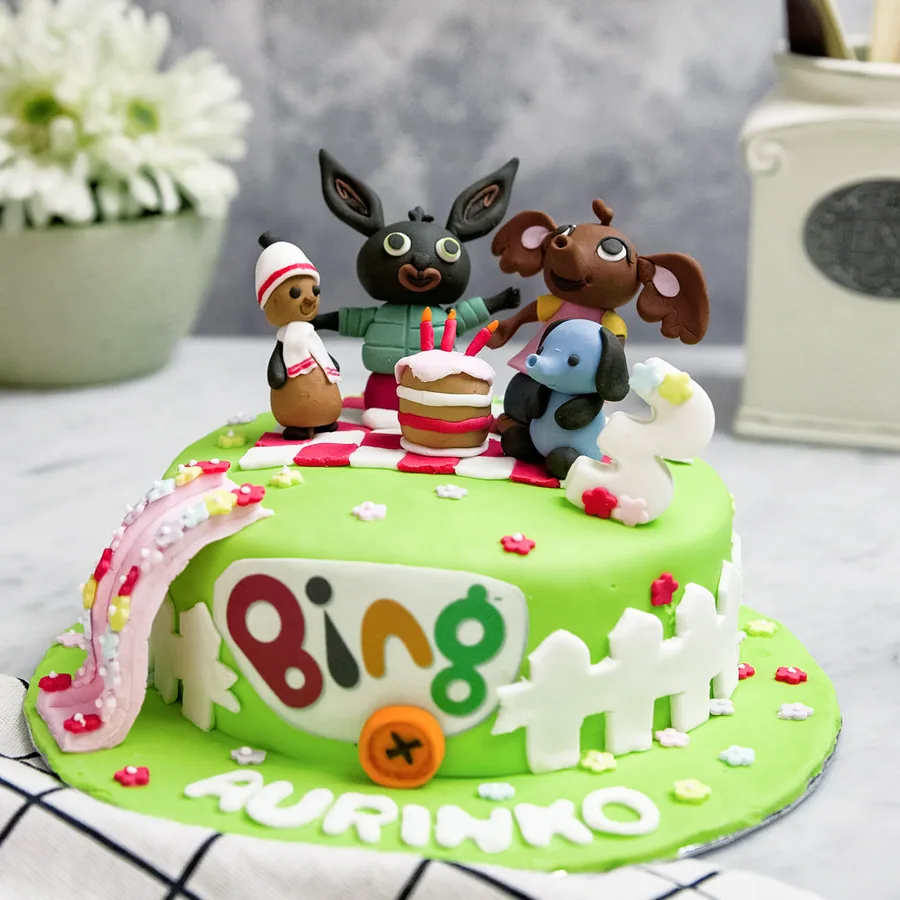 Custom cake Roti MOX yang dapat dipesan melalui WhatsApp