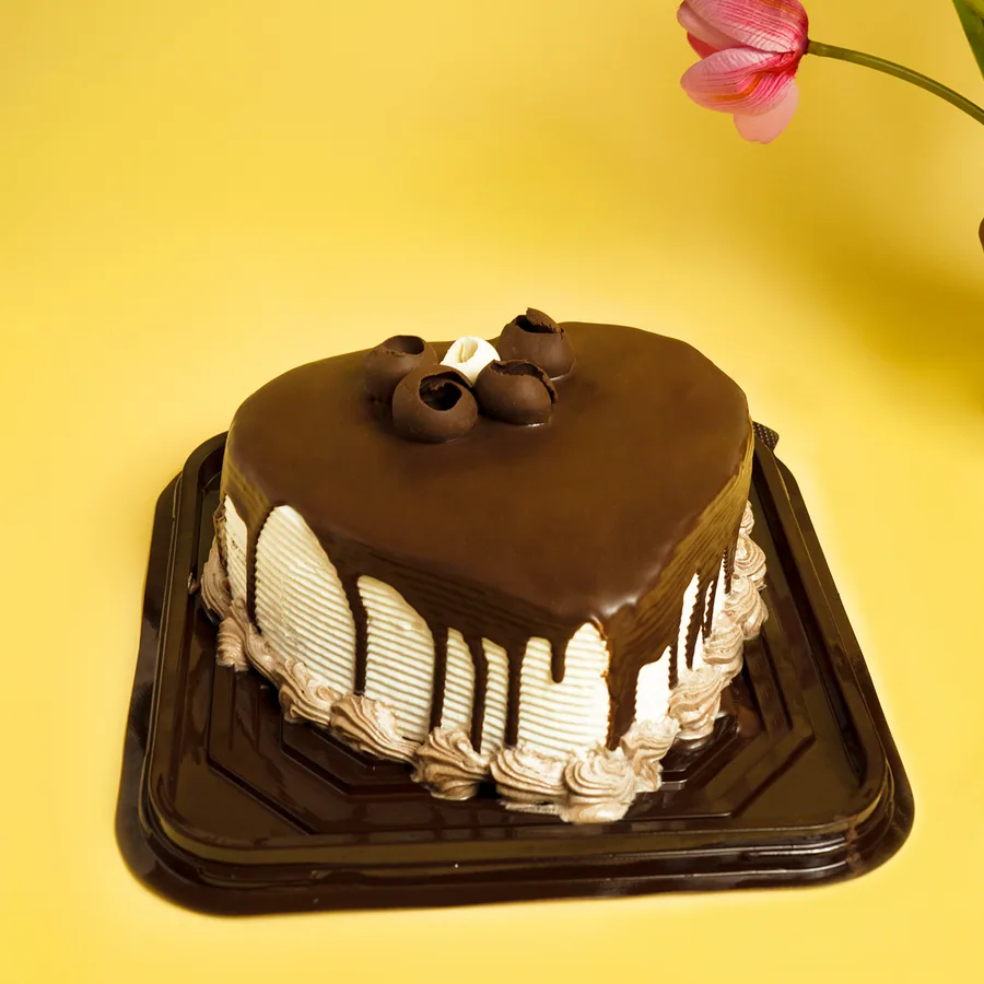 Cake berbentuk hati untuk hadiah ulang tahun