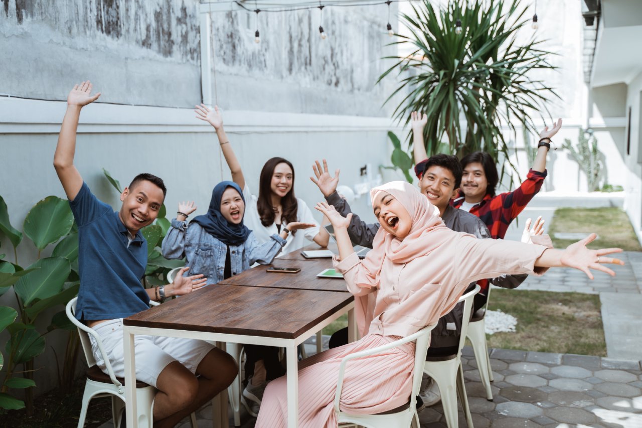 parcel-lebaran-kue-cake-ulang-tahun-custom-tart-bakery-dessert-cookies-surabaya-roti-mox-landing_page-img (3)